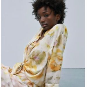 Never worn, size M, Zara blouse